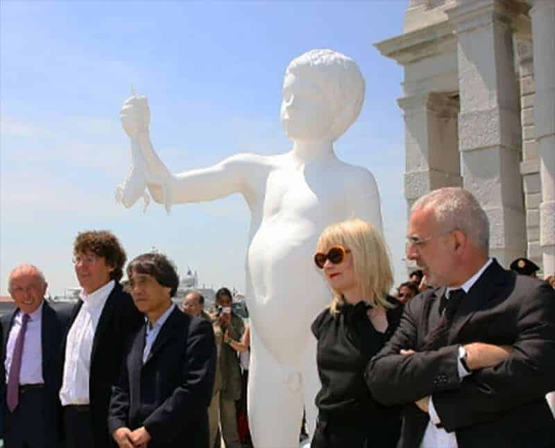 The contemporary art world, last week